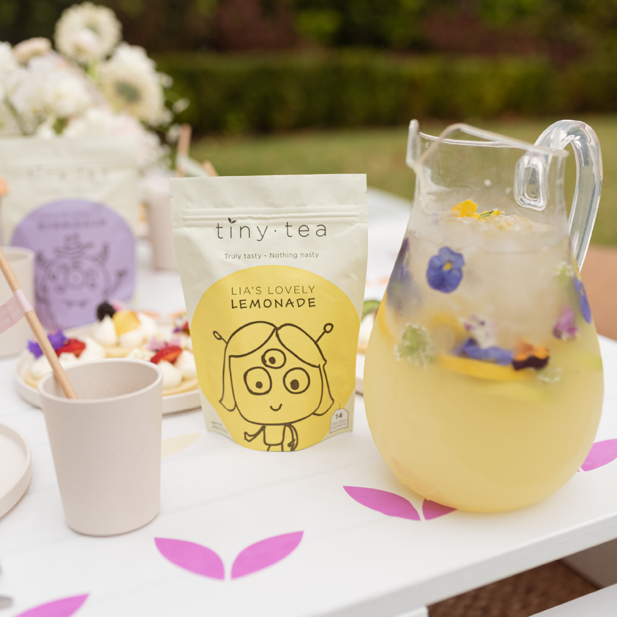 LIA'S LOVELY LEMONADE